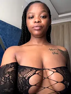 Snapshot of SexxyLunar chatting on 12/17/25, 04:18 SexxyLunar online show from 12/17/25, 04:18