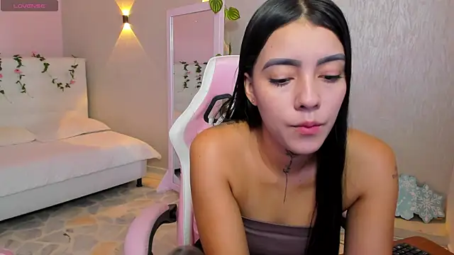 Snapshot of miagomezweb1 chatting on 01/15/25, 01:41 miagomezweb1 online show from 01/15/25, 01:41