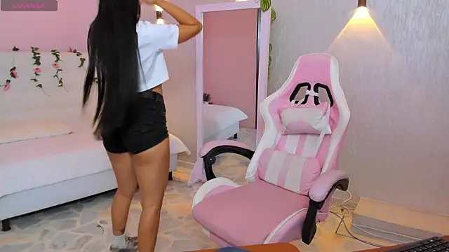 Snapshot of miagomezweb1 chatting on 01/17/25, 01:24 miagomezweb1 online show from 01/17/25, 01:24