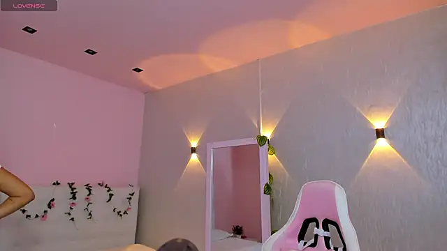 Snapshot of miagomezweb1 chatting on 01/18/25, 01:18 miagomezweb1 online show from 01/18/25, 01:18