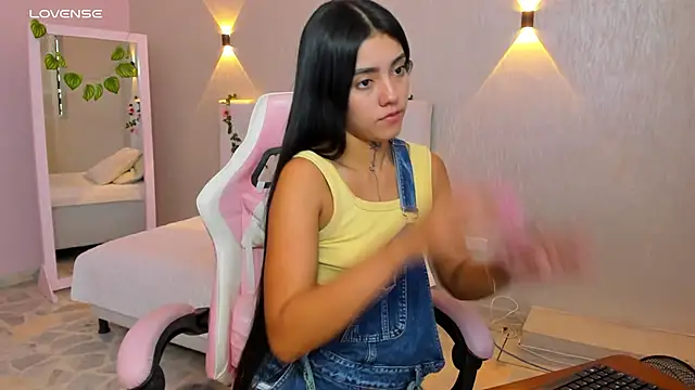 Snapshot of miagomezweb1 chatting on 01/29/25, 04:19 miagomezweb1 online show from 01/29/25, 04:19