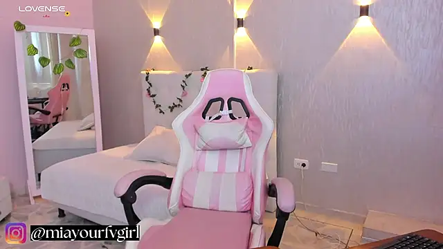 Snapshot of miagomezweb1 chatting on 02/12/25, 01:48 miagomezweb1 online show from 02/12/25, 01:48