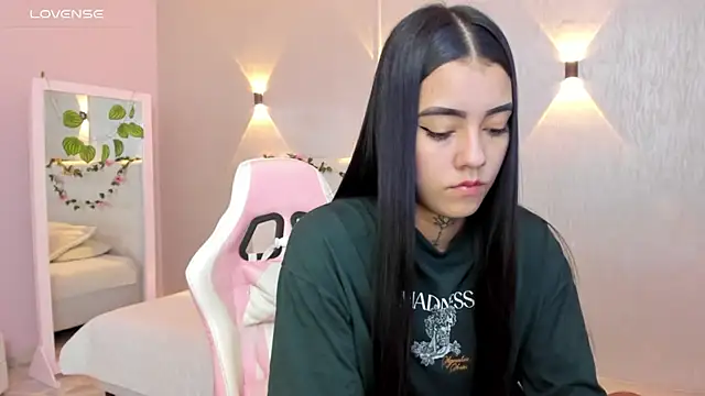 Snapshot of miagomezweb1 chatting on 02/15/25, 01:05 miagomezweb1 online show from 02/15/25, 01:05