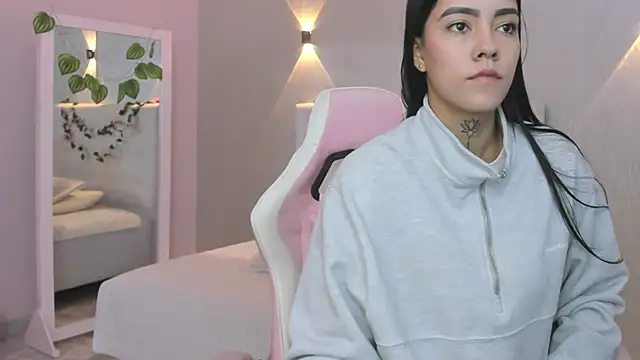 Snapshot of miagomezweb1 chatting on 02/28/25, 12:42 miagomezweb1 online show from 02/28/25, 12:42