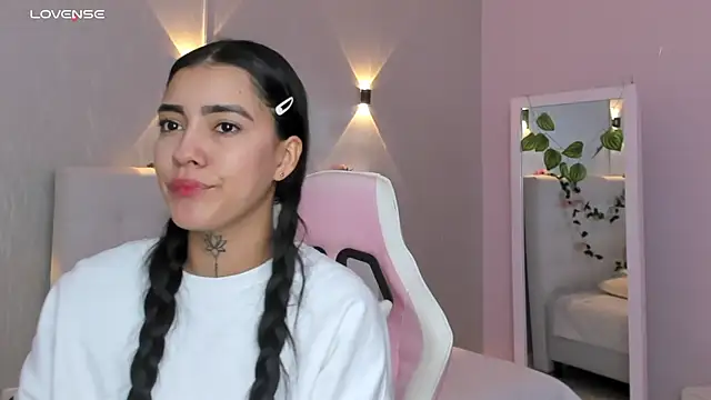 Snapshot of miagomezweb1 chatting on 03/14/25, 01:35 miagomezweb1 online show from 03/14/25, 01:35