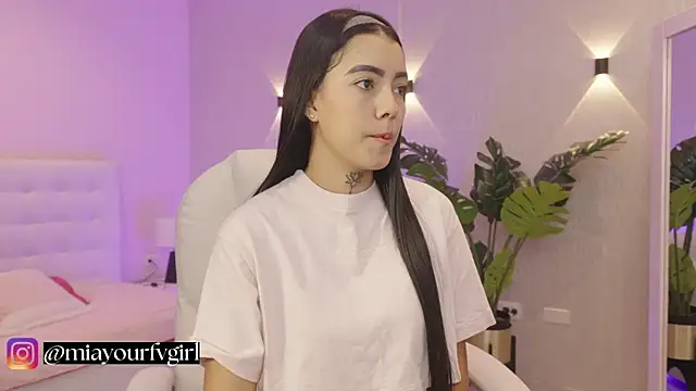 Snapshot of miagomezweb1 chatting on 09/30/25, 01:05 miagomezweb1 online show from 09/30/25, 01:05