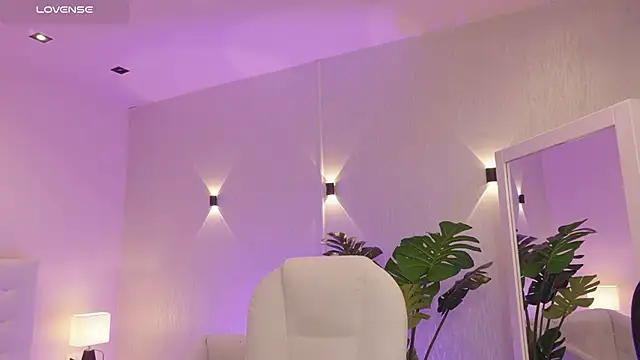 Snapshot of miagomezweb1 chatting on 10/24/25, 01:51 miagomezweb1 online show from 10/24/25, 01:51