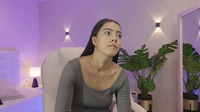 Snapshot of miagomezweb1 chatting on 11/27/25, 02:52 miagomezweb1 online show from 11/27/25, 02:52