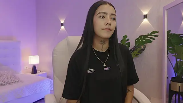 Snapshot of miagomezweb1 chatting on 11/28/25, 02:42 miagomezweb1 online show from 11/28/25, 02:42