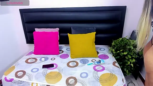 blonde girl01 online show from 03/07/25, 10:54