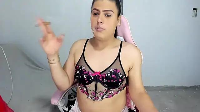 blonde girl01 online show from 10/10/25, 11:48