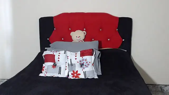 Snapshot of Crystal_milkmature chatting on 03/12/25, 09:03 Crystal milkmature online show from 03/12/25, 09:03