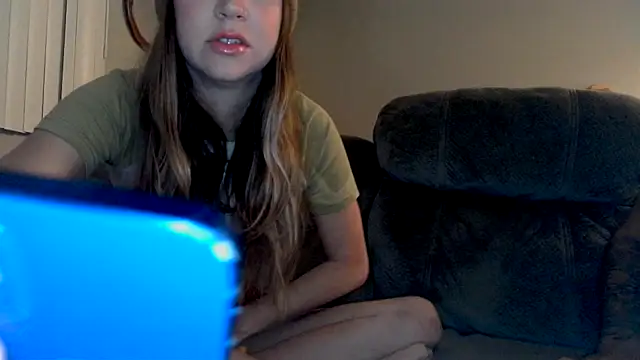 Snapshot of molly_witha_chance chatting on 11/29/25, 07:33 molly witha chance online show from 11/29/25, 07:33