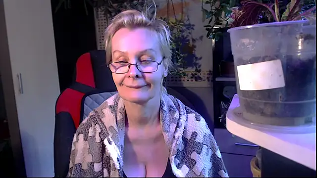 HelgaHimmell online show from 05/19/26, 04:41