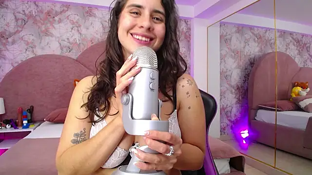 Snapshot of LexaDeRusso chatting on 03/08/25, 12:00 LexaDeRusso online show from 03/08/25, 12:00