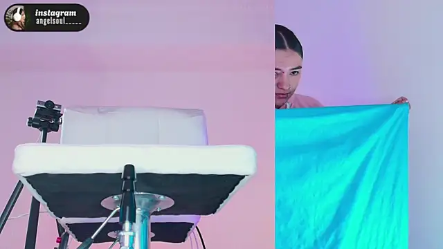 Angelst   online show from 11/21/25, 07:51