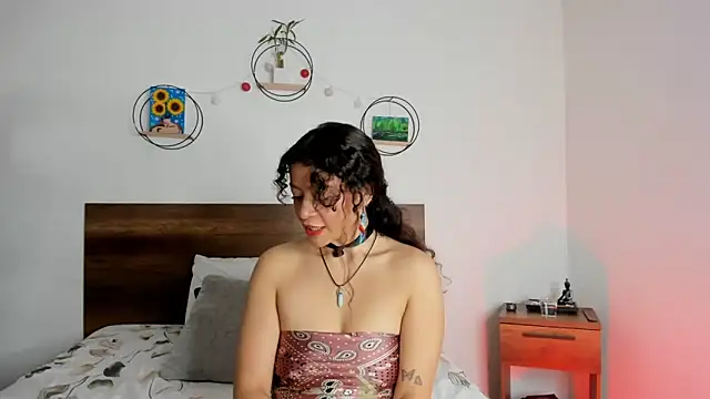 YenniferCurly online show from 01/10/25, 12:36