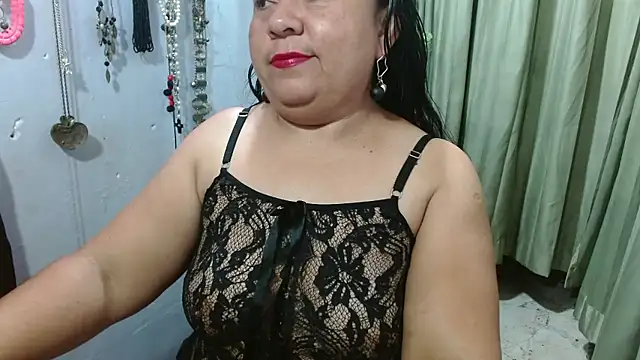 Snapshot of CanelaCollins chatting on 12/14/25, 06:41 CanelaCollins online show from 12/14/25, 06:41