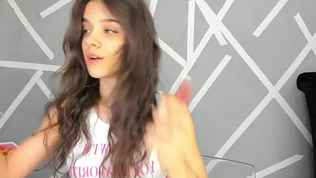 Snapshot of BabyAylin chatting on 01/09/25, 05:23 BabyAylin online show from 01/09/25, 05:23