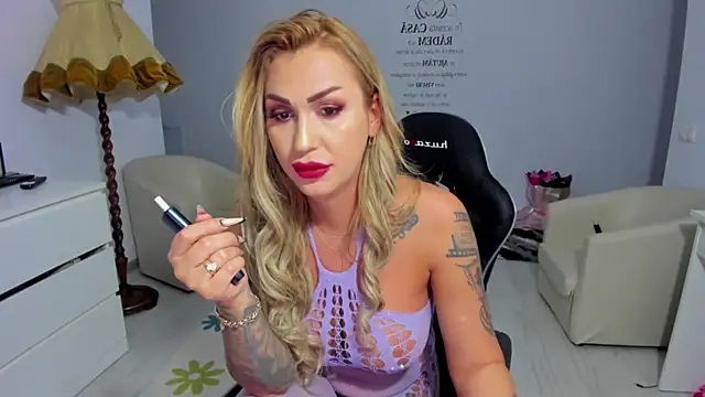 GlossyDiamondX online show from 04/05/26, 06:38