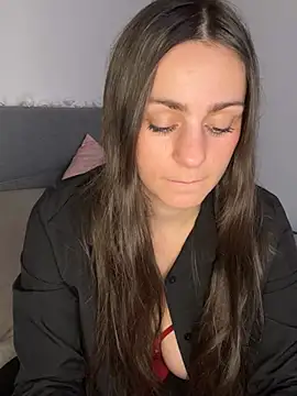 Snapshot of Loella-Rose chatting on 12/10/24, 08:51 Loella-Rose online show from 12/10/24, 08:51