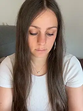 Snapshot of Loella-Rose chatting on 09/28/25, 11:48 Loella-Rose online show from 09/28/25, 11:48