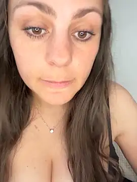 Snapshot of Loella-Rose chatting on 05/24/26, 12:21 Loella-Rose online show from 05/24/26, 12:21