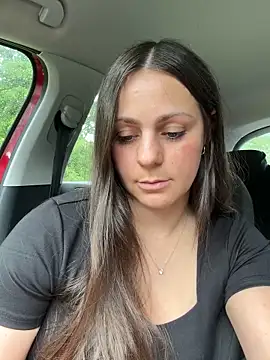 Snapshot of Loella-Rose chatting on 06/04/26, 12:33 Loella-Rose online show from 06/04/26, 12:33