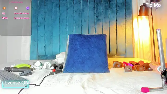 Snapshot of blondehorny69 chatting on 11/01/25, 07:27 blondehorny69 online show from 11/01/25, 07:27