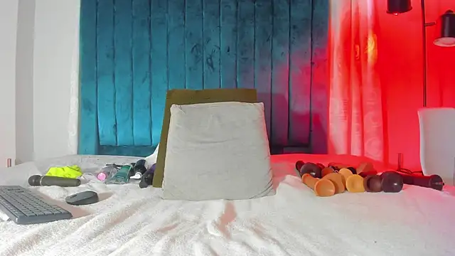 Snapshot of blondehorny69 chatting on 11/24/25, 07:24 blondehorny69 online show from 11/24/25, 07:24