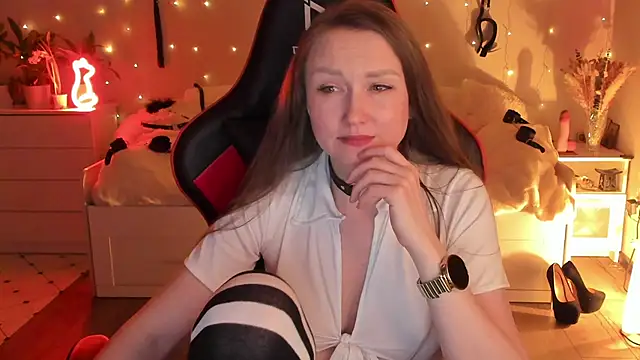 desperatehousewife   online show from 03/07/25, 09:17