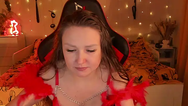 desperatehousewife   online show from 10/19/25, 06:08