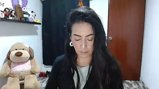 Snapshot of ella_peck chatting on 02/13/25, 01:29 ella peck online show from 02/13/25, 01:29