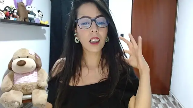 Snapshot of ella_peck chatting on 02/14/25, 03:00 ella peck online show from 02/14/25, 03:00