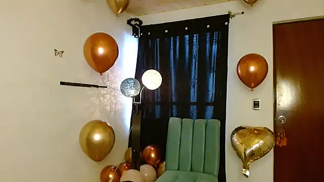 Snapshot of ella_peck chatting on 09/19/25, 04:40 ella peck online show from 09/19/25, 04:40