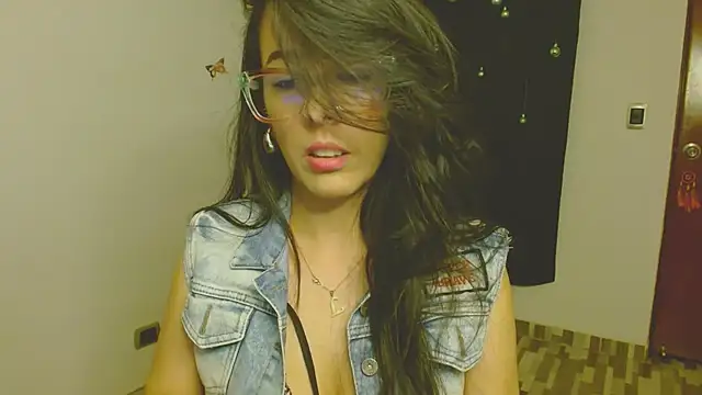 Snapshot of ella_peck chatting on 11/13/25, 04:11 ella peck online show from 11/13/25, 04:11