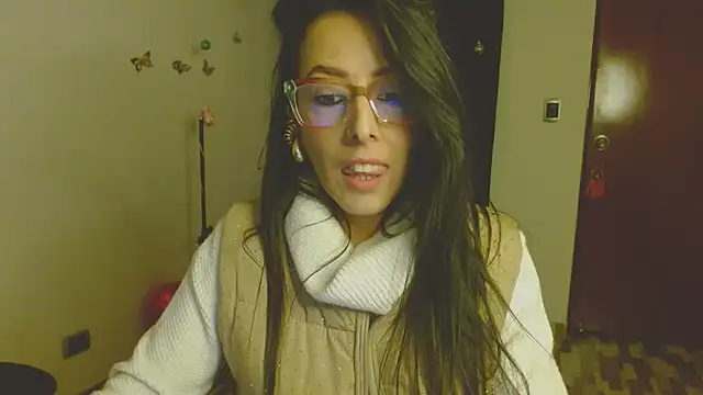 Snapshot of ella_peck chatting on 12/03/25, 02:08 ella peck online show from 12/03/25, 02:08