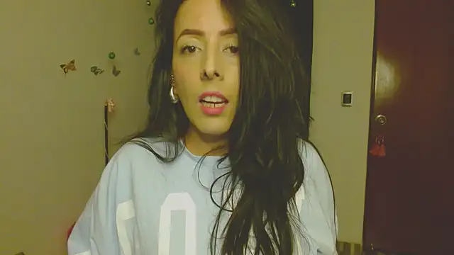 Snapshot of ella_peck chatting on 12/16/25, 05:01 ella peck online show from 12/16/25, 05:01