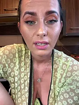 Hotmomcheckk  online show from 03/01/25, 12:01