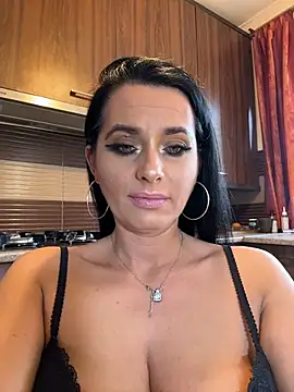 Hotmomcheckk  online show from 02/05/26, 08:08