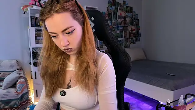 LinaWitch online show from 10/28/25, 10:30