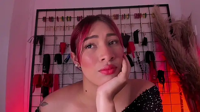 Snapshot of charrlotte_quinn chatting on 10/05/25, 08:51 charrlotte quinn online show from 10/05/25, 08:51