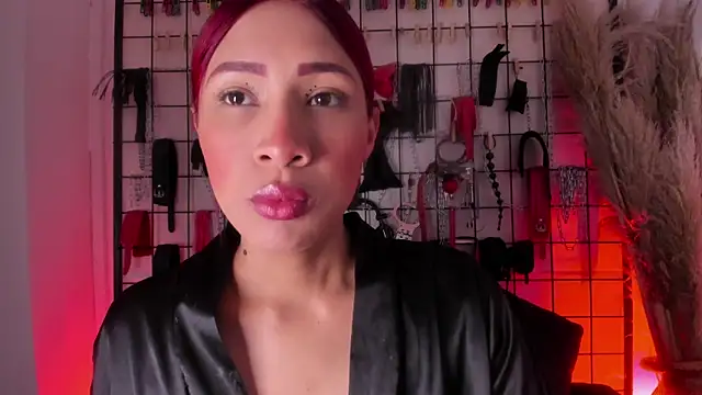 Snapshot of charrlotte_quinn chatting on 10/16/25, 02:51 charrlotte quinn online show from 10/16/25, 02:51