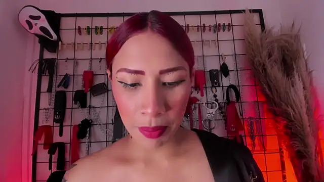 Snapshot of charrlotte_quinn chatting on 11/07/25, 03:01 charrlotte quinn online show from 11/07/25, 03:01