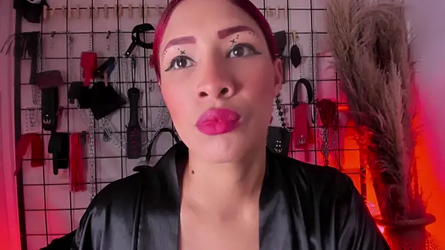 Snapshot of charrlotte_quinn chatting on 11/10/25, 02:49 charrlotte quinn online show from 11/10/25, 02:49