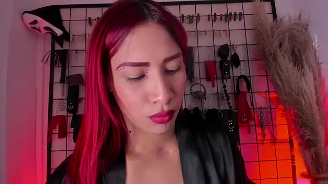 Snapshot of charrlotte_quinn chatting on 11/18/25, 03:05 charrlotte quinn online show from 11/18/25, 03:05