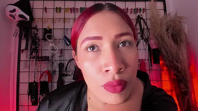 Snapshot of charrlotte_quinn chatting on 12/15/25, 03:38 charrlotte quinn online show from 12/15/25, 03:38