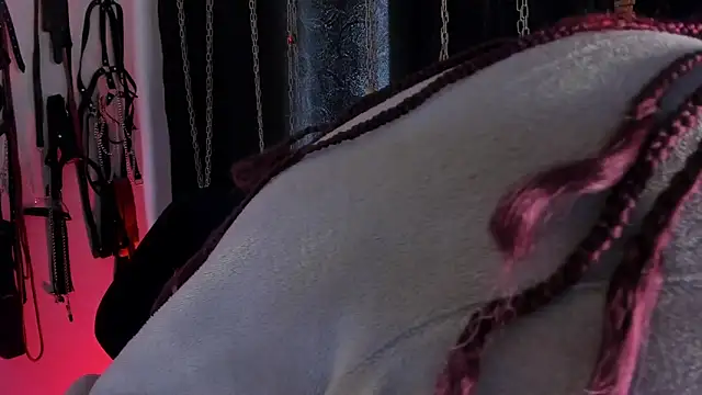 Snapshot of charrlotte_quinn chatting on 02/24/26, 02:37 charrlotte quinn online show from 02/24/26, 02:37