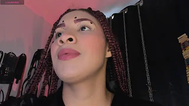 Snapshot of charrlotte_quinn chatting on 07/16/26, 12:33 charrlotte quinn online show from 07/16/26, 12:33