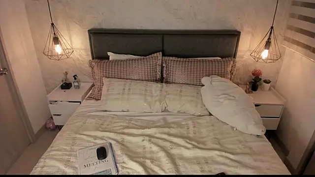 Snapshot of sofia_burman chatting on 09/28/25, 01:22 sofia burman online show from 09/28/25, 01:22